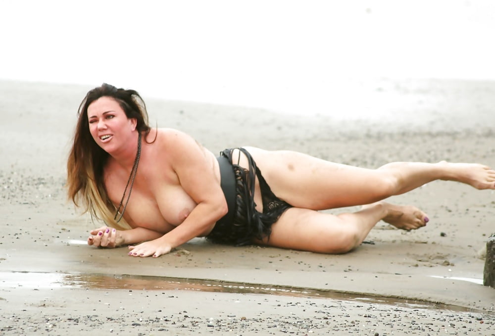 Lisa Appleton beach topless oct 2017 7