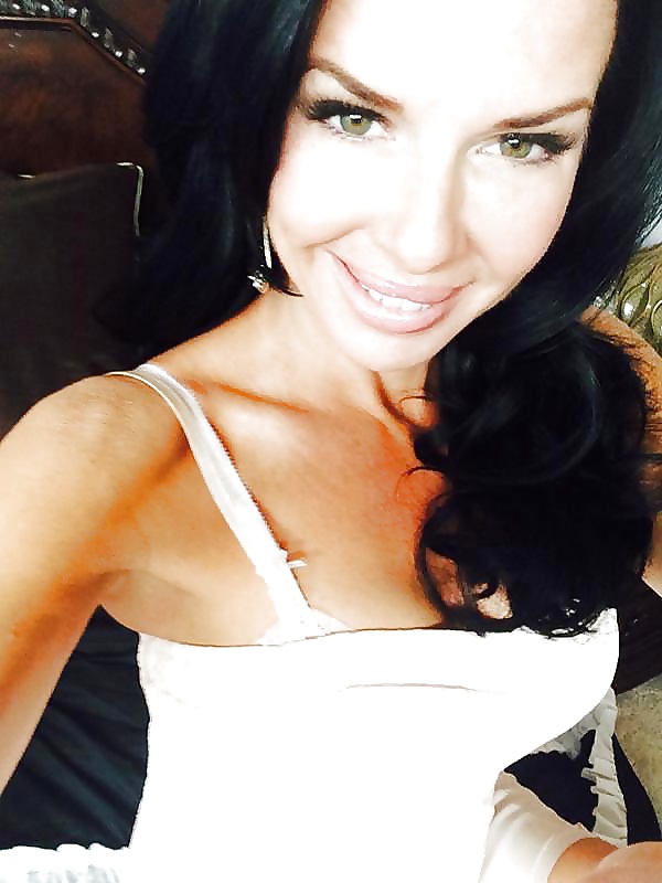 Veronica Avluv selfshots 21