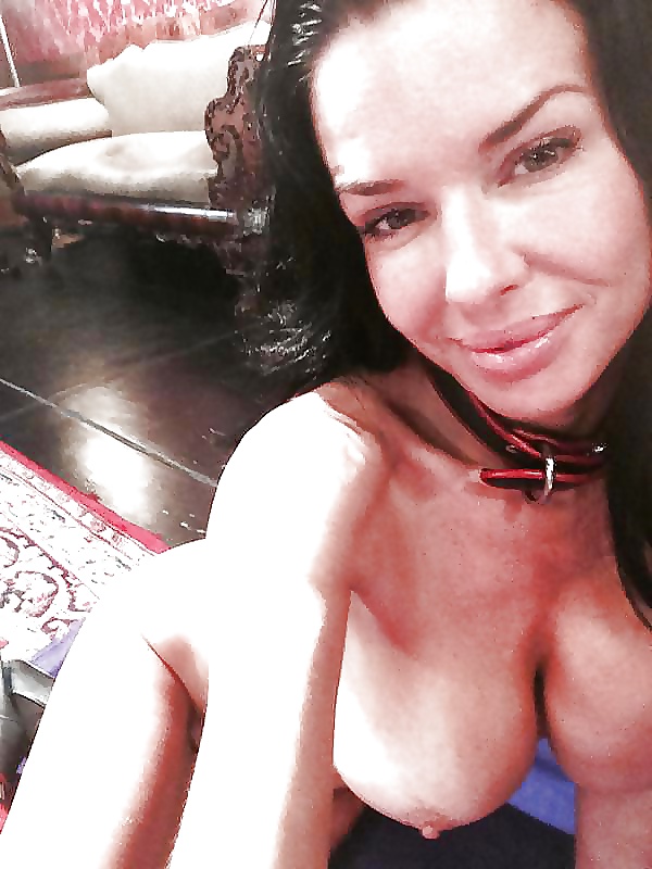 Veronica Avluv selfshots 9